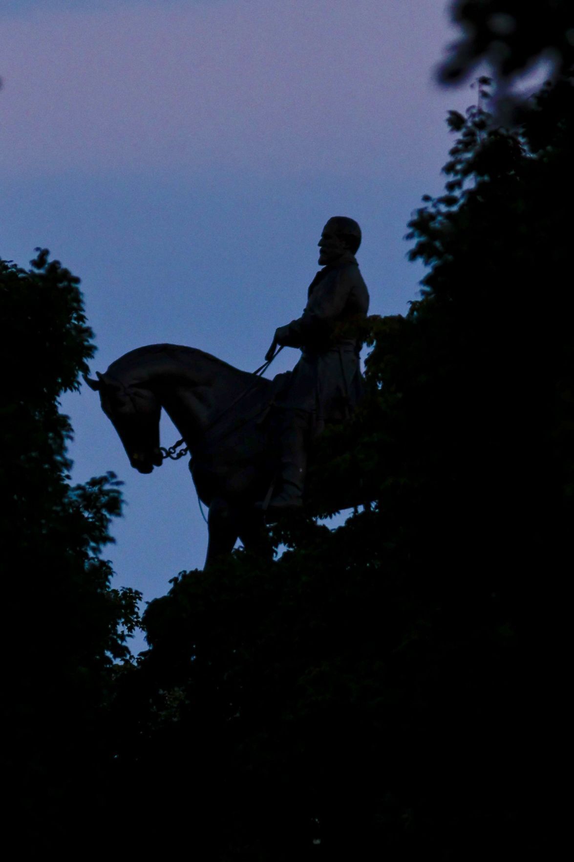 20210908_MET_STATUE